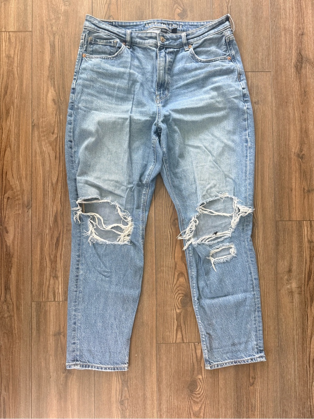 American Eagle Outfitters Light Blue Distressed Boyfriend Jeans